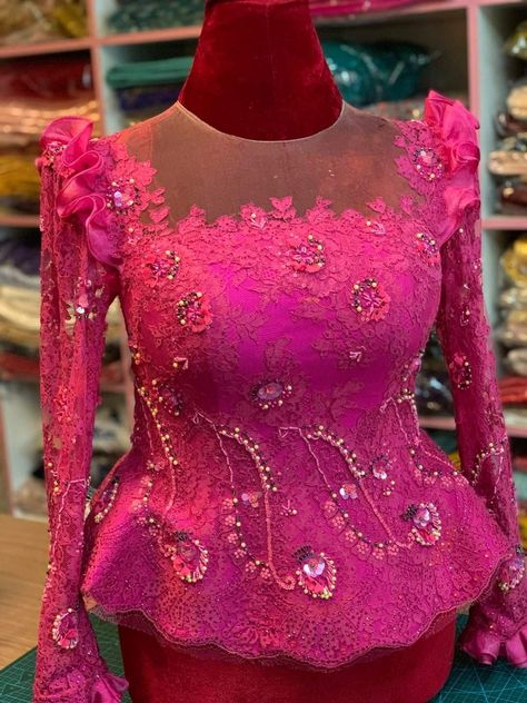 Wrapper Blouses For Women, Madam Blouse Lace For Wrapper, Madam Blouse, Igbo Blouse, Kebaya Peplum, English Wears, African Maxi Dress Ankara, Racing Fashion, Lace Blouses