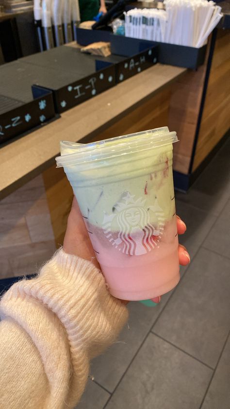 Pink Drink Matcha, Matcha Foam, Starbucks Pics, Sweet Cold Foam, Matcha Girl, Drink Matcha, Starbucks Cup Art, Cold Foam, Pink Drink