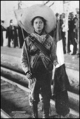 'Adelitas,' or 'soldaderas,' were women that took arms during the Mexican Revolutionary War, 1910-1929. Mexican Revolution, Mexico History, Pancho Villa, Wilde Westen, Mexican Heritage, Mexican Women, Female Soldier, We Are The World, Foto Vintage