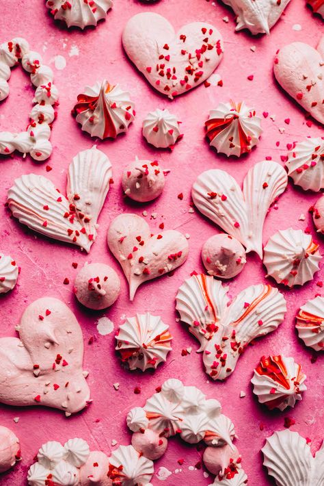 Sweet, crisp, and easy to make Valentine's Day meringue cookies. Heart Meringue, Merengue Cookies, Delish Desserts, Meringue Kisses, Sheet Pans, Strawberry Baby, Meringue Cookies, Gel Food Coloring, Heart Cookies