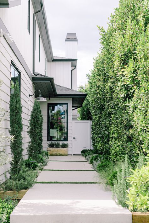 Front Walkway Modern Farmhouse. Modern Front Walkway, Queenslander House, Front Walkway, Retaining Wall, Walkway, Modern Minimalist, Modern Farmhouse, Landscape Design, Farmhouse