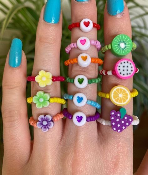 قلادات متدلية, Diy Beaded Rings, Motifs Perler, Bead Charms Diy, Diy Bracelet Designs, Diy Bracelets Patterns, Beads Bracelet Design, Handmade Jewelry Tutorials, Handmade Jewelry Diy