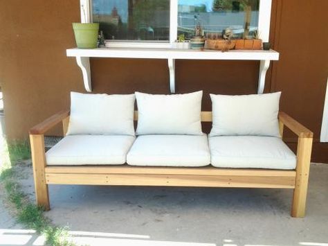 patio sofa from 2x4s Diy Patio Sofa Easy, Diy Patio Sofa, Diy Outdoor Couch, Veranda Design, Cheap Patio Furniture, Cheap Patio, Japanese Woodworking, Diy Outdoor Furniture Plans, Wood Patio Furniture