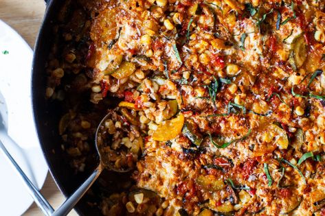 baked farro with summer vegetables – smitten kitchen Baked Farro, Smitten Kitchen Recipes, Farro Recipes, Summer Vegetables, Baked Tomatoes, Summer Baking, Vegetarian Main Dishes, Smitten Kitchen, Summer Vegetable