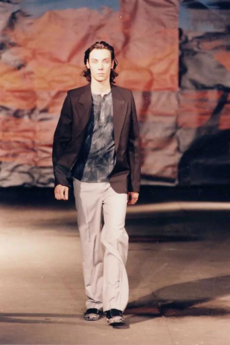 raf simons ss 1998 Raf Simmons, Fashion Design Ideas, 90s Runway, Raf Simons, Visual Content, Vogue Runway, Runway Looks, Men's Collection, The History