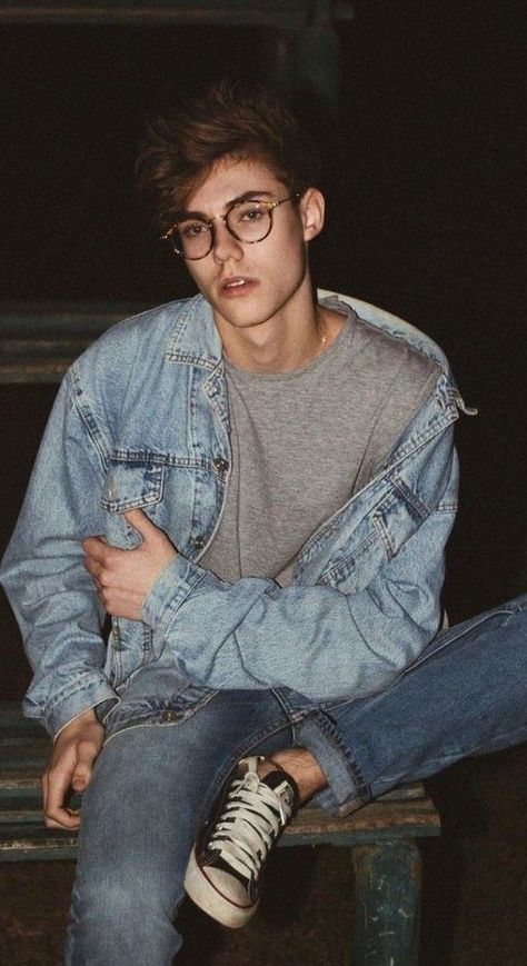 Hair Vintage Style, Fashion Wallpaper Iphone, Denim Jacket Men Style, Jean Jacket Outfits Men, Denim Jacket Men Outfit, Aesthetic Slytherin, Grunge Outfits Men, Denim Outfit Men, Vintage Outfits Men