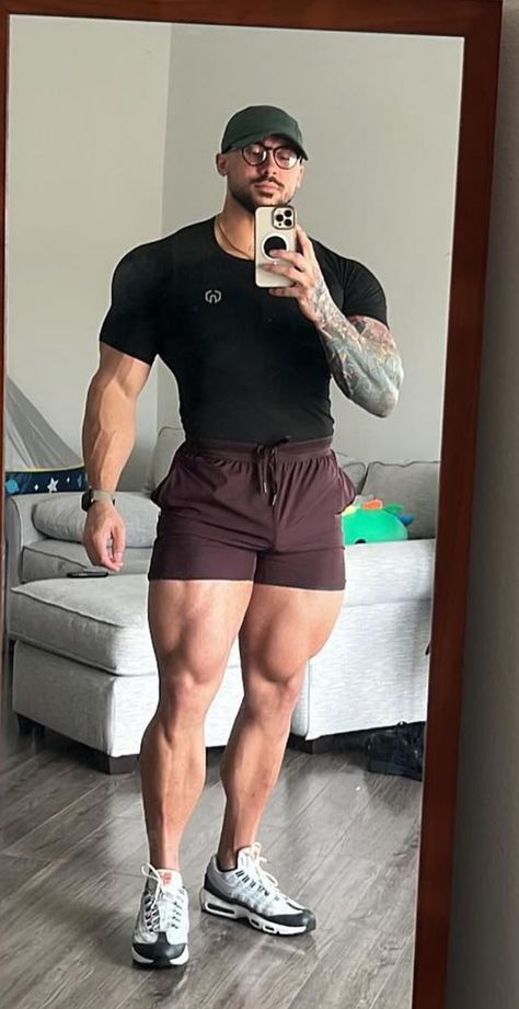 Strong Legs Aesthetic, Leg Muscle Reference, Big Muscular Man, Himbo Aesthetic, Leg Workouts At Home, Large Muscular Men, Glutes Workout Men, Jump Exercises, Killer Leg Workouts