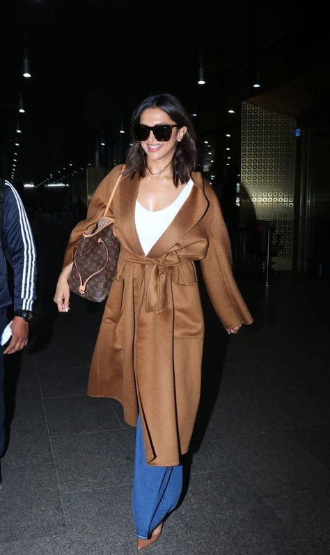 Airport Look Deepika Padukone, Dipika Padukone Airport Look, Bollywood Celebrity Casual Outfits, Celebrity Airport Looks, Heart Dp, Celebrity Airport Outfit, Celebrity Inspired Outfits, Breezy Outfit, Deepika Padukone Style