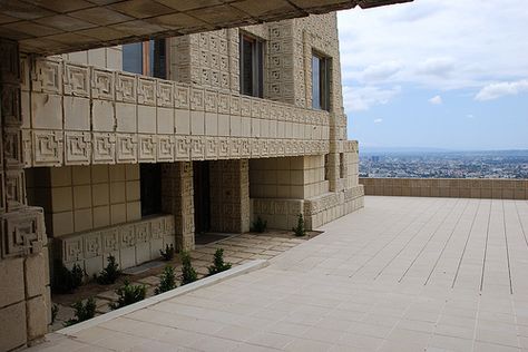 Ennis House ~ Frank Lloyd Wright  ~ Built 1924 Ennis House, Mayan Architecture, Frank Lloyd Wright Architecture, Frank Lloyd Wright Design, Frank Lloyd Wright Homes, Brutalism Architecture, Revival Architecture, Gothic Furniture, Brown House