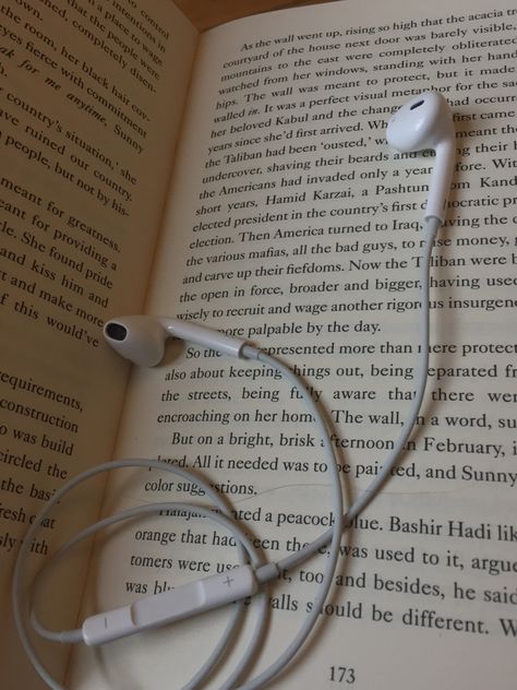 Book Earphone Aesthetic, Books And Earphones, Autumn Aesthetic Playlist Cover, Book With Earphones Aesthetic, Book And Earphone Aesthetic, Autumn Book List, Wired Earphones Aesthetic, Book Pfp Aesthetic, Aesthetic Book Pfp