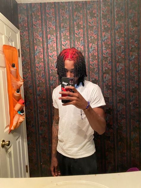 Reverse Ombre Locs Men, Root Dyed Locs, Dyed Hair Locs, Black Men Dyed Hair Ideas, Colored Locs Men, Red And Black Dreads, Dyed Locs Men, Black Men Dreadlocks Styles, Dreads Hairstyles For Men