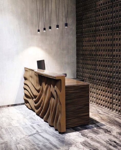 Modern Reception Counter, Wood Desk Design, Reception Counter Design, Hotel Reception Desk, Shop Counter Design, Reception Desk Design, Lobby Interior Design, Office Design Inspiration, Modern Cupboard Design