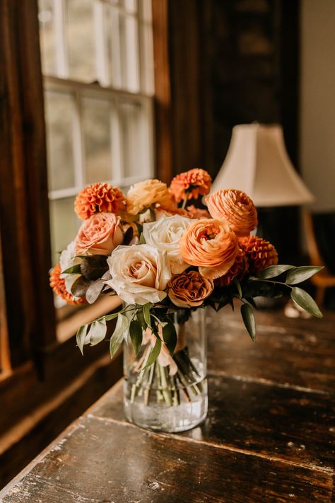 Griffin Wedding 10.01.22 | Photography by Alaina Elizabeth Photo Wedding Flower Arrangements Autumn, Rust Orange Bridal Bouquet, Fall Engagement Parties, Orange Bridal Bouquet, Mums Wedding, Hunter Wedding, Autumn Bouquet, Orange Bouquets, Late Summer Weddings