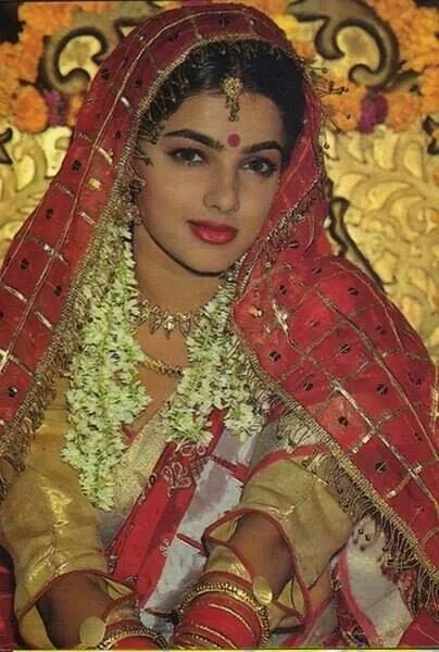 Mamta Kulkarni Bollywood Brides, Mamta Kulkarni, Feminine Icons, Bollywood Beautiful, Bollywood Bridal, Saree Jewellery, Hot Poses, Bollywood Outfits, Indian Cinema