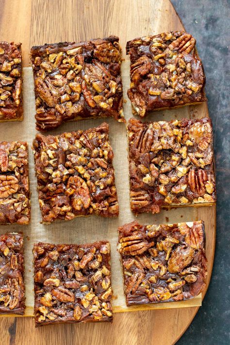 Gluten Free Pecan Pie Bars, Vegan Pecan Pie Bars, Gluten Free Pecan Pie, Vegan Christmas Desserts, Vegan Pecan Pie, Date Caramel, Vegan Pecan, Vegan Gluten Free Desserts, Gluten Free Pastry