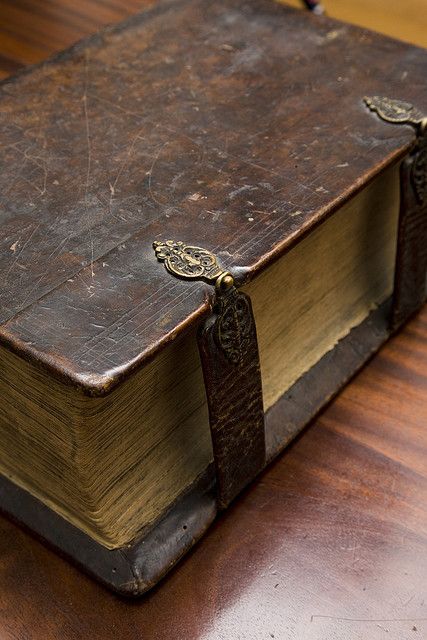 Very old Bible! Old History Books Aesthetic, Old Bible Aesthetic, Old Witchcraft Books, Thick Book, Old Bible, Oldest Bible In The World, Antique Bible, American Government, Oldest Bible