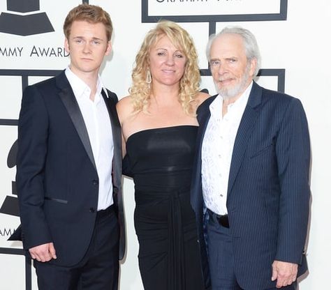 Ben Haggard, Theresa Ann Lane and Merle Haggard Merle Haggard Sons, Ben Haggard, Bogie And Bacall, Cool Hand Luke, Country Music News, Merle Haggard, Best Country Singers, Western Music, Celebration Gif