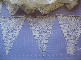 Garden Bunting Ideas, Old Lace Curtains, Bunting Ideas, Lace Bunting, Garden Bunting, Material Crafts, Vintage Bunting, Patchwork Curtains, Bunting Diy