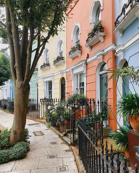 Sunny? On a bank holiday Monday? Surely not! ☀ (📸 by @julieythe1st) London Study Abroad, London Nightlife, Secret London, England Aesthetic, Kentish Town, Holiday Monday, Bank Holiday Monday, Period Property, British Countryside