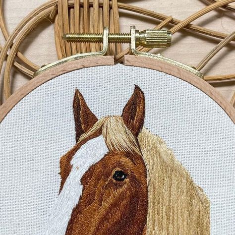 Embroidered Horse Embroidery Designs, Horse Hand Embroidery, Horse Embroidery Designs, Embroidery Horse, Farm Embroidery, Crochet Stitches Symbols, First Horse, Embroidered Animals, Horse Embroidery