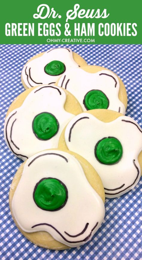 These Dr. Seuss Green Eggs And Ham Cookies are the cutest and pretty easy to make! It just takes a few supplies to decorate these adorable cookies into green eggs! If you feel baking sugar cookies from scratch to be a little overwhelming, I have a few alt Sugar Cookies From Scratch, Activity Kindergarten, Cookies Kids, No Bake Sugar Cookies, Kids Recipe, Kindergarten Activity, Dr. Seuss, Dr Seuss Day, Cookies From Scratch