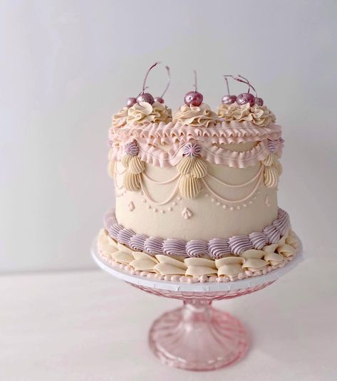 Samantha on Instagram: “These cakes are a vibe for sure.” Vintage Ruffle Cake, Easter Lunch Ideas, Easter Cake Pop, Cake Pops Designs, Easter Cake Designs, Easter Desserts Cake, Bunny Cake Pops, Paint Cake, Icing Designs