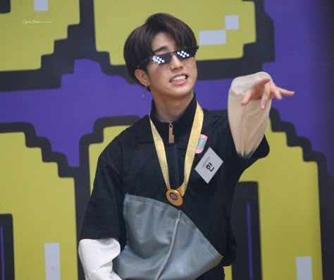 Han Jisung, Stray Kids, The Story, Books Wattpad, Wattpad, Yellow, Funny, Books, Wall