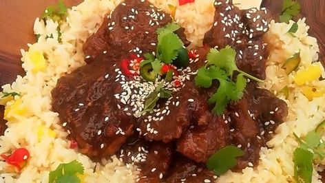 Our favourite Fatima Sydow recipes that celebrate Cape Malay cuisine Steak With Pineapple, Malay Cuisine, Braised Steak, Cape Malay, South African Dishes, Butternut Soup, Malay Food, Easy Steak Recipes, Easy Steak