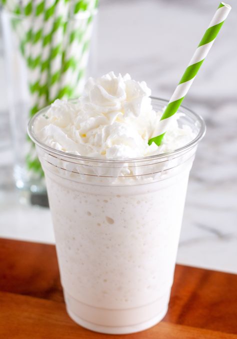 How To Make Starbucks Drinks At Home Frappuccino Easy, Easy Starbucks Drinks At Home, Easy Drinks To Make At Home, Vanilla Bean Frappachino, Make Your Own Caramel, Vanilla Bean Frappuccino, Starbucks Vanilla Bean Frappuccino, Vanilla Bean Frappe, Cakes Slices