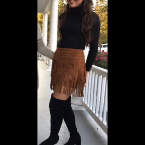 Brown Fringe Skirt Outfit, Brown Fringe Skirt, Fringe Boots Outfit, Fringe Skirt Outfit, Fringe Outfit, Fall Fringe, Suede Fringe Skirt, Fringe Clothing, Black Thigh High Boots