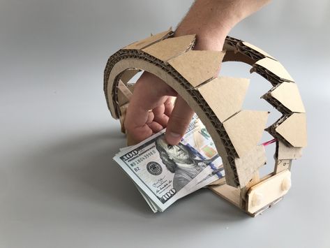 How to make a trap on a bear from Cardboard Cardboard Fort Ideas, Crafts From Cardboard, Cardboard Forts, Haloween Decor, Cardboard Ideas, Bear Trap, Effects Makeup, Events Decor, Halloween Spooktacular