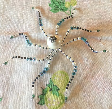 Beaded Octopus Tutorial, Diy Oddities, Wire Octopus, Bead Insects, Beaded Jellyfish, Beaded Octopus, Beachy Artwork, Bead Bugs, Bead Spider