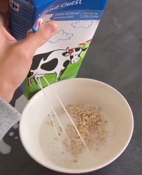 Milking the Milk Carton - Neatorama Branded Pins, Snap Chat, Milk Carton, Real Funny Jokes, Inside Jokes, Comedy Funny Videos, Really Funny Pictures, Funny People, Funny Facts