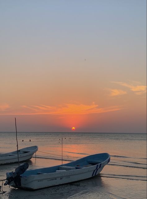 Sunset, Beach, boats, calm waters, summer photography Beach Rats, Tumblr Sketches, Beach Inspo, Watch The Sunset, Visual Board, Quintana Roo, So Many People, Beach Aesthetic, The Sunset