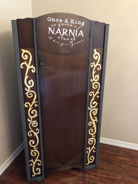 The front of my Wardrobe that I created for my local libraries fund raiser. I based my piece on The Lion Witch and Wardrobe Lion Witch And Wardrobe, Time Decorations, Lion Witch Wardrobe, Fund Raiser, Wardrobe Room, Local Library, Trunk Or Treat, Chronicles Of Narnia, Reading Corner