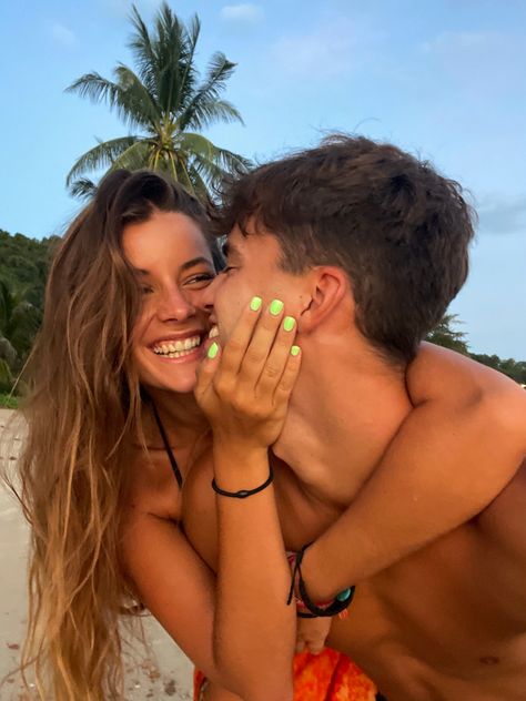 #thailand #younglove #loveyou #teenlove #paradise #islandlife #kiss #romantic #tropical Teenage Love, 사진 촬영 포즈, Cute Couples Photos, Boyfriend Goals, The Perfect Guy, Photo Couple, Cute Relationship Goals, Teenage Dream, Future Boyfriend