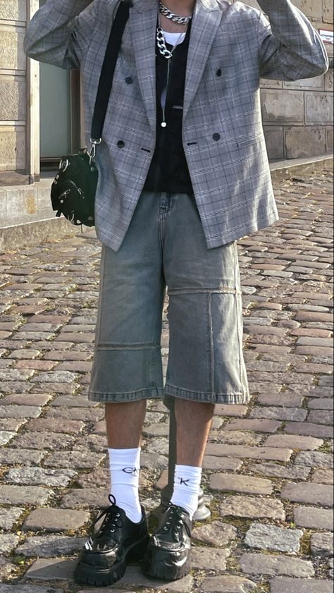 Summer jorts streetstyle outfit 2023 with blazer. Aesthetic Fashion outfitidea Blazer With Shorts, Skater Outfits, Mens Shorts Outfits, Cotton Blazer, Concert Fits, Street Fashion Men Streetwear, Mens Fashion Streetwear, Summer Outfit Inspiration, Long Shorts