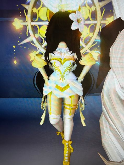 Dripping In Gold Royale High Outfit, Dripping In Gold Royale High, Glow Outfits, Royal High Outfits Ideas Cheap, Goddess Outfit, Fairy Outfit, Yellow Fits, Fairy Aesthetic, Gold Outfit