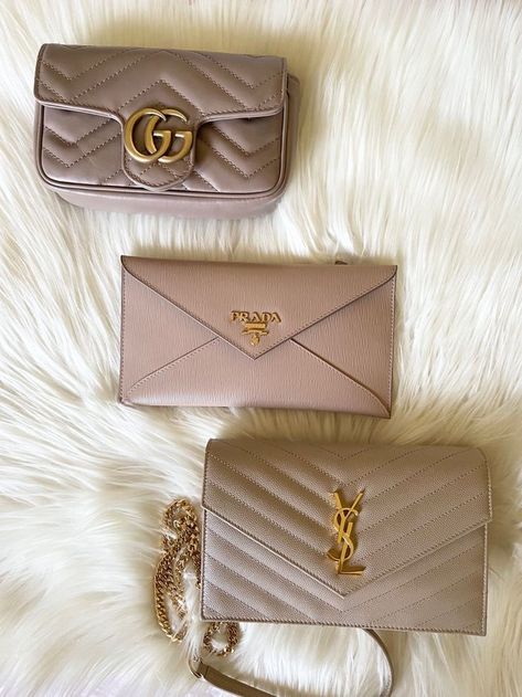 Ysl Woc Beige, Purse Ysl, Ysl Woc, Neutral Purse, Saint Laurent Aesthetic, Gucci Marmont Super Mini, Lv Clutch, Marmont Super Mini, Ysl Purse