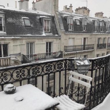 Paris Aesthetic, Best Seasons, Winter Aesthetic, Christmas Aesthetic, Pretty Places, Family Vacation, Winter Wonderland, Aesthetic Pictures, Balcony