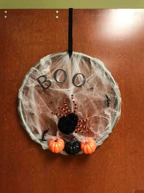 Craft for kids and adults Hoola hoop or wheelchair rim Halloween craft Halloween wreath Hoop Wreaths, Scary Halloween Decorations Diy, Craft Halloween, Halloween Things, Halloween Centerpiece, Scary Halloween Decorations, Halloween Craft, Halloween Crafts For Kids, Hula Hoop