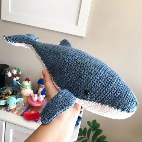 Amigurumi Baleia no Elo7 | Ateliê Patywork (11C3DF8) Amigurumi Shark, Dreamcatcher Crochet, Crochet Thread Size 10, Crochet Dragon Pattern, Shark Toy, Crochet Dreamcatcher, Baby Whale, Crochet Dragon, Cotton Texture