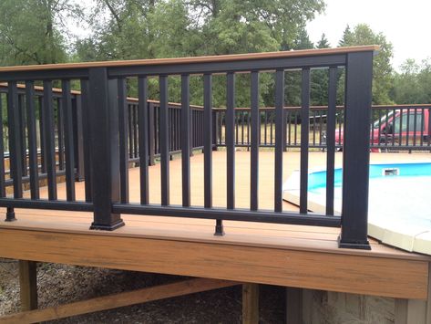 Trex Deck Railing, Horizontal Deck Railing, Trex Railing, Timbertech Decking, Metal Deck Railing, Trex Decking, Deck Railing Ideas, Patio Railing, Deck Railing Design