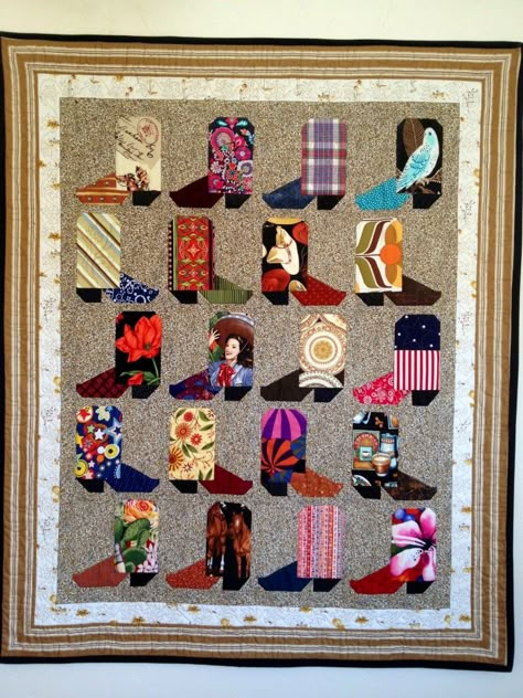 cowboy boot quilt pattern and tutorial...would love to do 4 blocks like this in the corners of a quilt or 2 in opposite corners & 2 horse shoes in the other 2 corners Boot Quilt Pattern, Quilt Borders Ideas Inspiration, Quilt Borders Ideas, Cowboy Quilts, Cowboy Quilt, Western Quilts, Horse Quilt, Quilt Borders, Patch Aplique