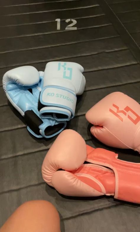 Kickboxing Asethic, Kickboxing Workout Aesthetic, Boxer Fits Women, Women Boxing Aesthetic Wallpaper, Boxer Wife Aesthetic, Kickbox Aesthetic, Boxing Class Aesthetic, Boxing Astethic, Boxer Boyfriend Aesthetic