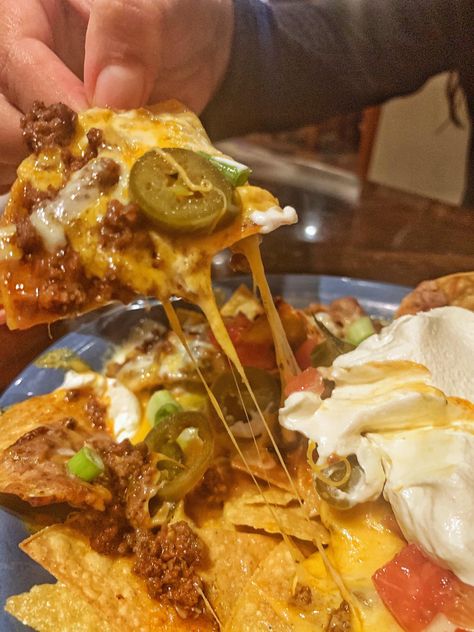 These cheesy melty beefy loaded nachos #food #meal #foods #healthyfood #keto Loaded Nachos Aesthetic, Nachos Aesthetic, Nachos Recipe Beef, Cheesy Nachos, Loaded Nachos, California Food, Food Therapy, Food Babe, Smoothie Recipes Healthy