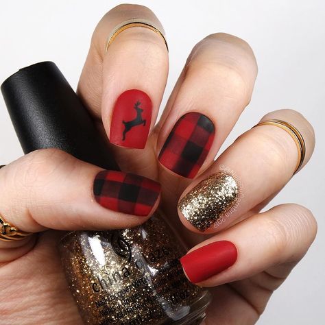 5,561 Likes, 33 Comments - NAILS BY CAMBRIA (@nailsbycambria) on Instagram: “I love buffalo plaid nail art so much, I might incorporate it into another…” Plaid Nail Art, Holiday Nail Designs, Plaid Nails, Cute Christmas Nails, Christmas Nail Art Designs, Holiday Nail Art, Christmas Nails Acrylic, Winter Nail Art, Festival Nails