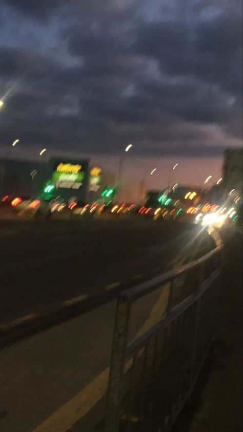 Lauracore Aesthetic, Blurr Aesthetic, Blurry Lights, Iphone Wallpaper Blur, Street Pics, Scene Aesthetic, Blurry Pictures, Dark City, Sky Pictures