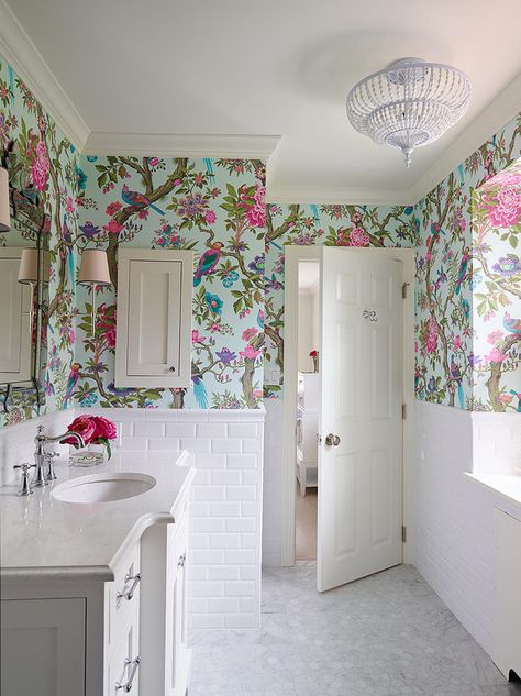 House of Turquoise: Shophouse Design Shabby Chic Design, Wallpaper Bathroom, House Of Turquoise, Bad Inspiration, Chic Bathrooms, Girls Bathroom, Bird Wallpaper, Bathroom Wallpaper, Cool Ideas