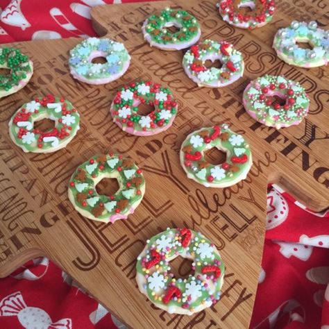 Party Ring Christmas Wreath Iced Biscuits | Foodie Quine - Edible Scottish Adventures Party Rings Biscuits, Christmas Wreath Cookies, Ice Ring, Wreath Cookies, Iced Biscuits, Christmas Sprinkles, Cookies For Santa, Festive Wreath, Edible Glitter